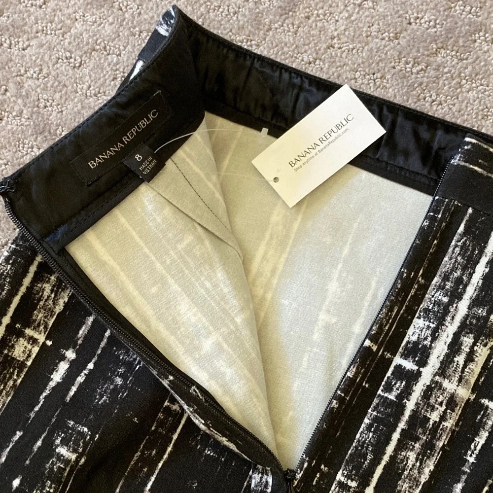 Banana Republic Black and White Pencil Skirt - Picture 3 of 8